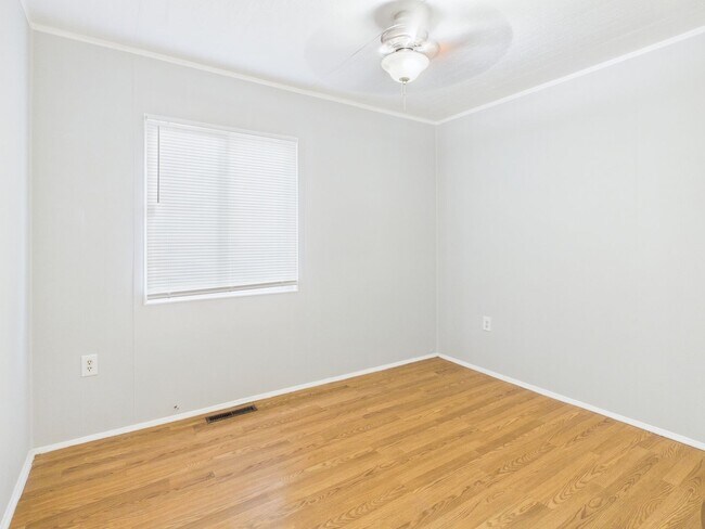 Building Photo - 3426 Delaware Ave