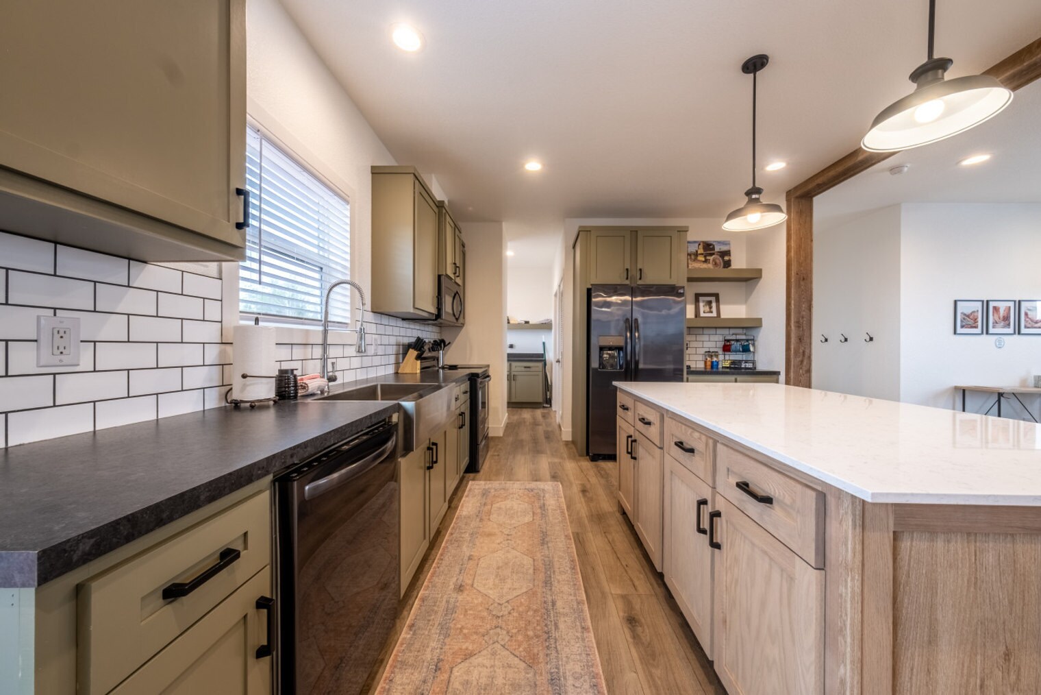 Building Photo - 523 W Vance Dr