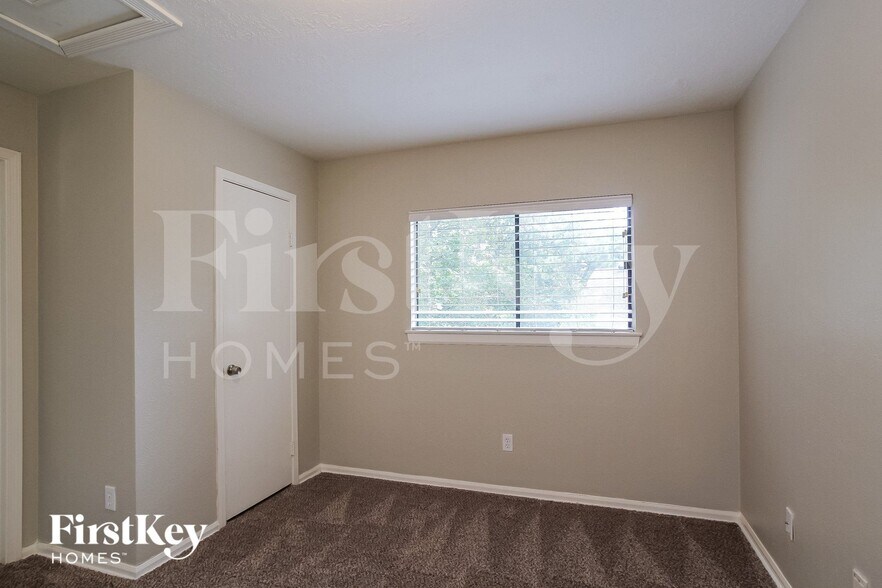 Building Photo - 7774 High Village Dr