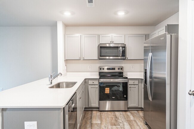 Building Photo - 205 1st St