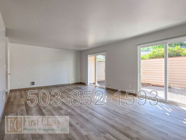 Building Photo - 8500 SW Canyon Dr