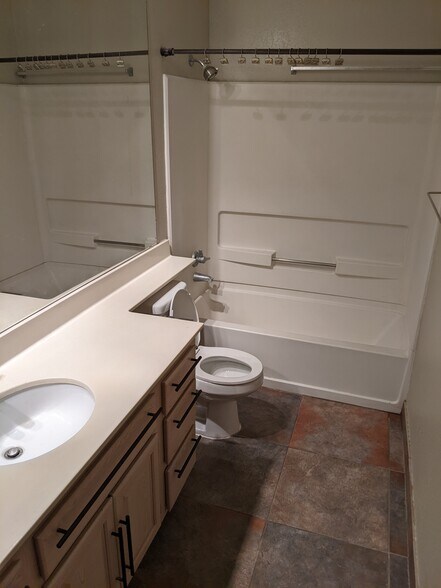 Building Photo - 3830 E Lakewood Pky E