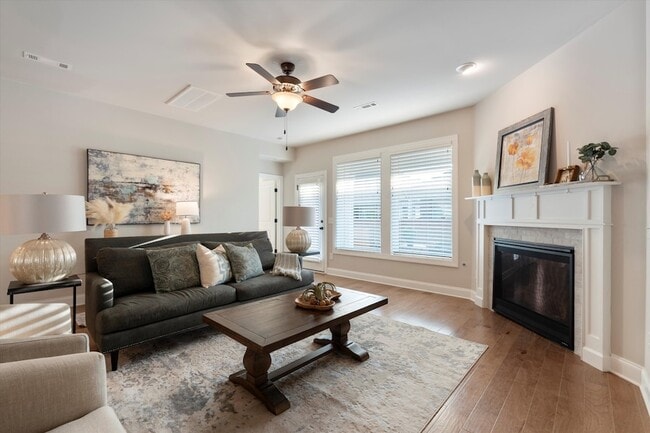 Building Photo - 250 Tanglewood Ln