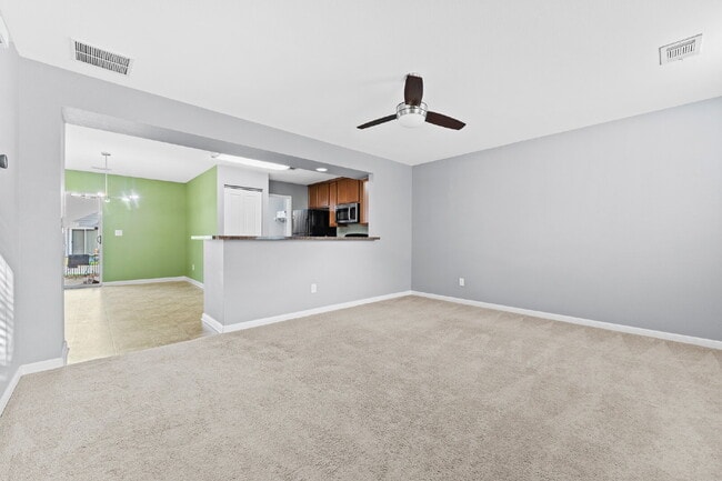 Building Photo - "Charming 2-Bed Condo in San Marcos with 2.5 Baths & 1240 Sq Ft of Comfort!"