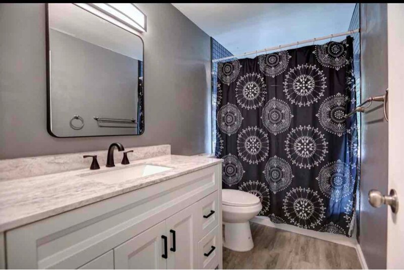 Building Photo - 6305 E 15th Ave