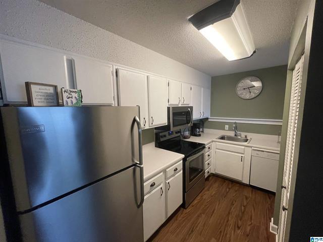 Kitchen - 2625 Highland Ave S