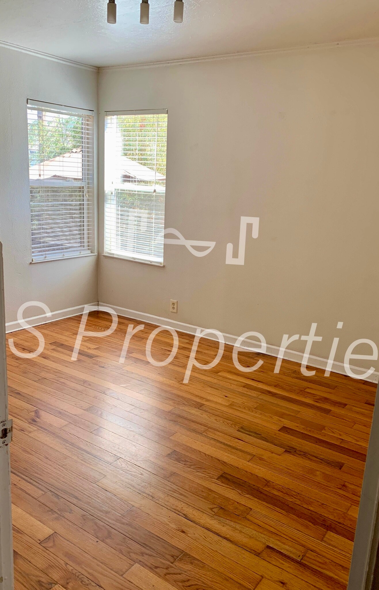 bedroom 2 - 1929 Larkin Way