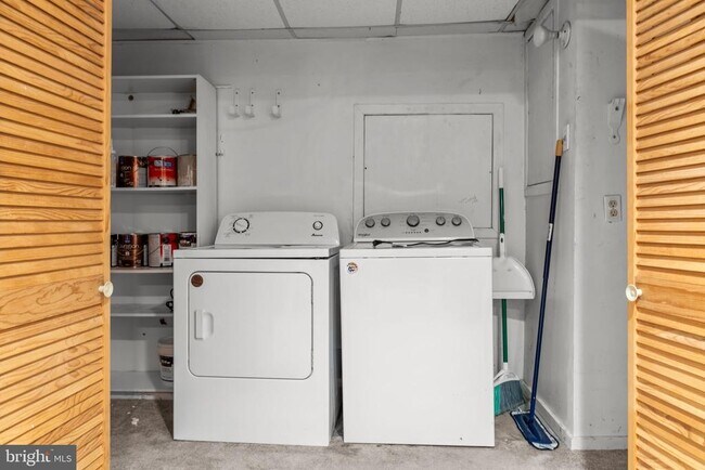 Building Photo - 435 N Mt Vernon Cir