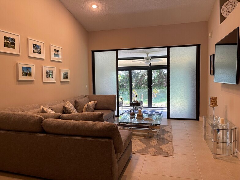 Livingroom - 7942 Lexington Club Blvd