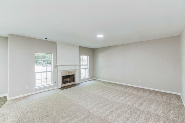 Building Photo - 2453 Lakebrooke Dr