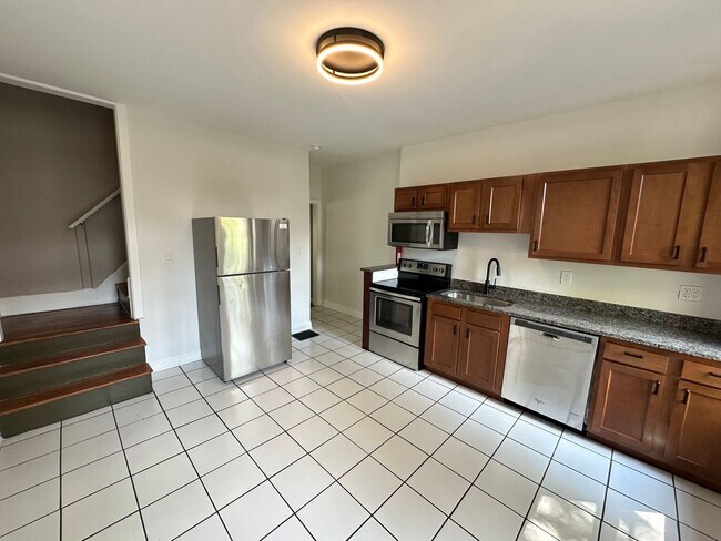 Building Photo - Mt Pleasant Ave 1073-1075 GW2