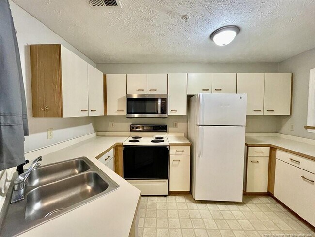 Building Photo - 6724 Willowbrook Dr