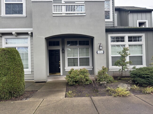 Building Photo - 1754 NE Ashberry Dr