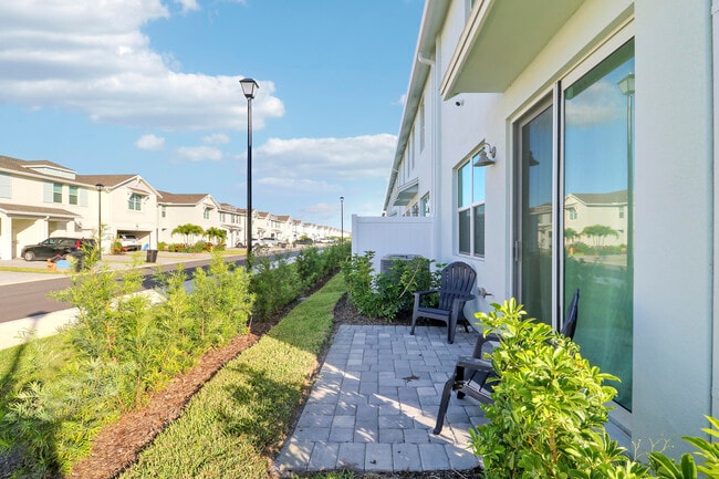 Building Photo - 5719 SE Edgewater Cir