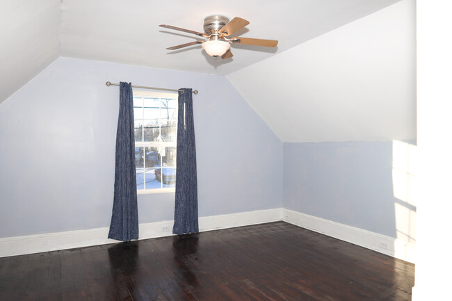 UNIT A-3 BEDROOM - 1624 Sheridan Ave