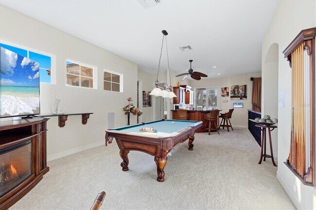 Building Photo - 1007 3rd St E