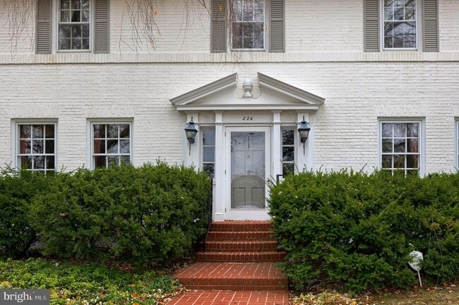 Building Photo - 226 E Caracas Ave