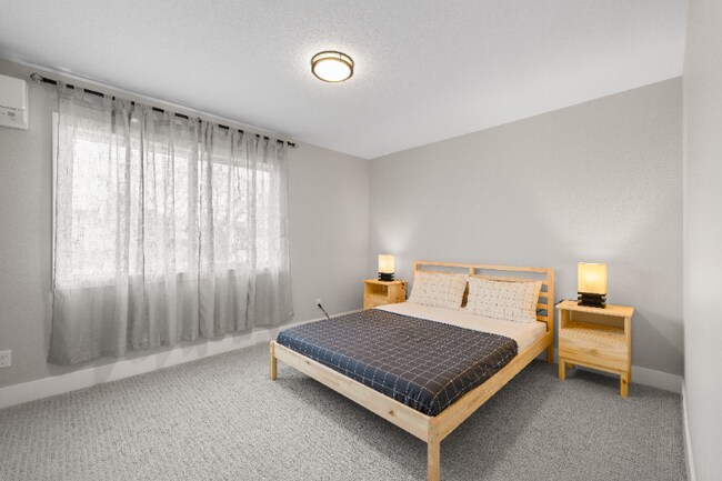 Building Photo - 5630 NE Everett St