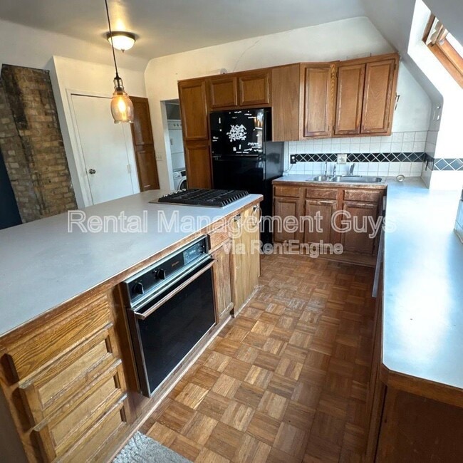 Primary Photo - 2647 Girard Ave S