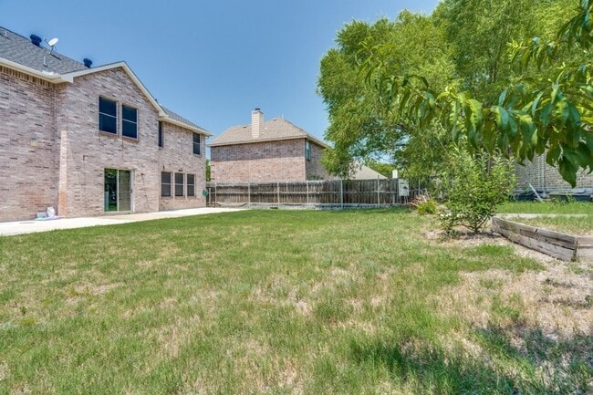 Building Photo - 320 S Mesa Verde Way