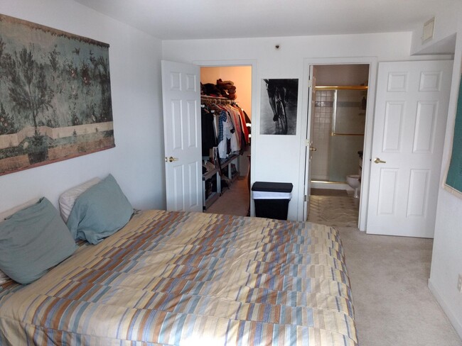 Building Photo - Top Floor South Boulder 2BD/2BA Condo - Av...