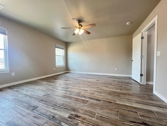 Building Photo - 2184 Hilltop Ln