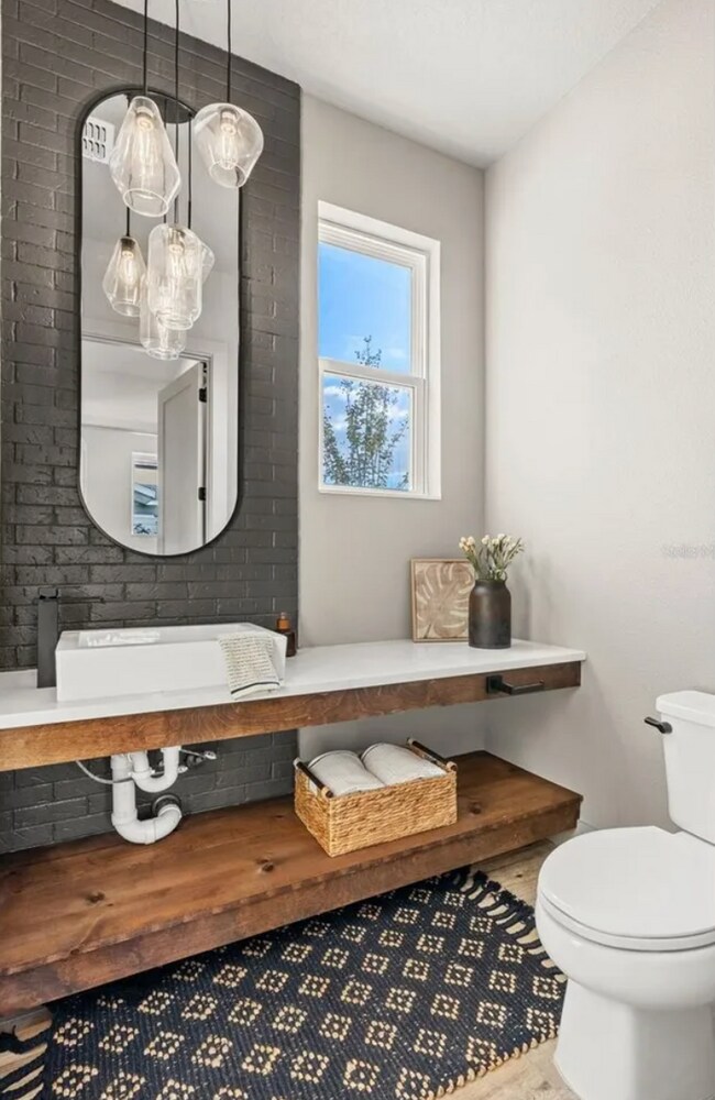 Building Photo - 726 Ellwood Ave