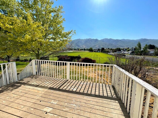 Building Photo - Great 4 Bed/3 Bath home in Layton