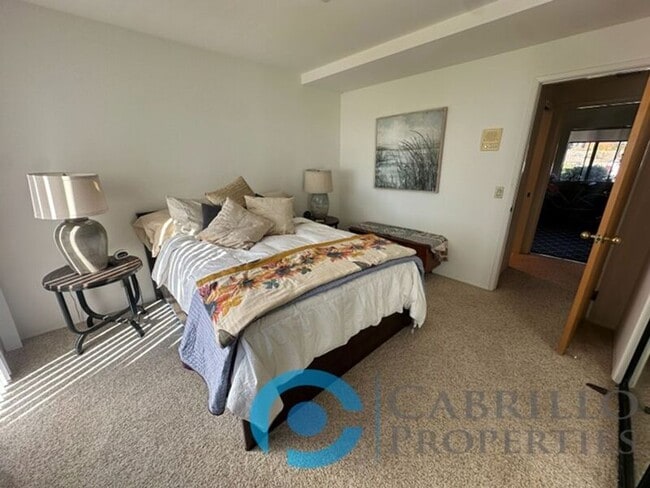 Building Photo - 2620 Deerpark Dr