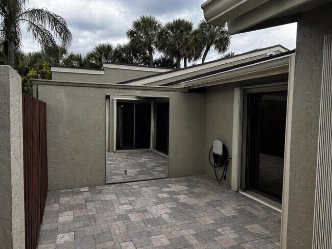 Building Photo - 51 Meadows Dr