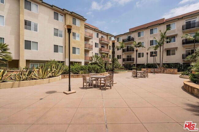 Building Photo - 13200 Pacific Promenade