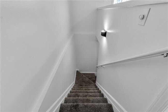 Building Photo - 9155 Nesbit Ferry Rd