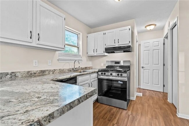 Building Photo - 3 BD/ 1.5BA Home for Rent- Cleveland