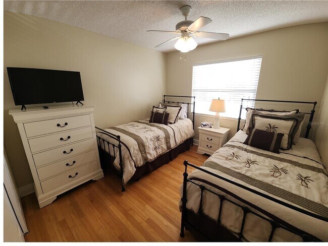 Building Photo - 6290 Bahia Del Mar Cir N