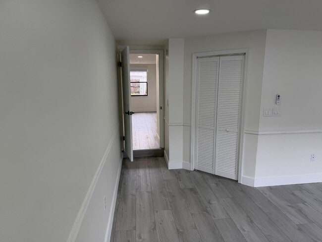 Building Photo - 539 Sunset Blvd
