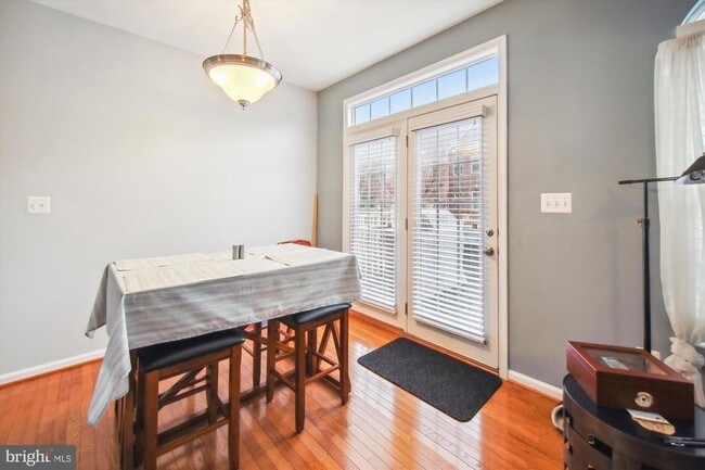 Building Photo - 944 Hall Station Dr