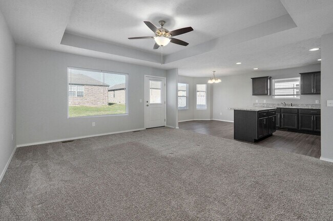 Building Photo - Modern 3 Bed / 2 Bath Home