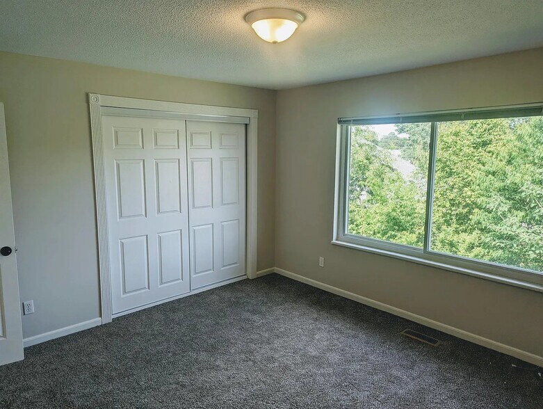Building Photo - 112 Asbury Way