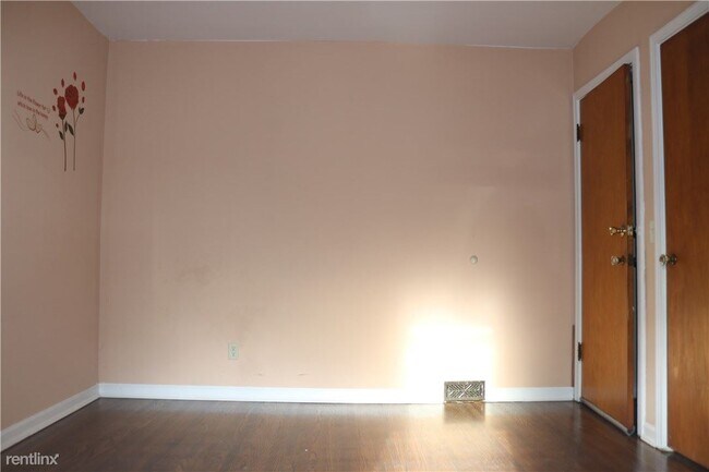 Building Photo - 2 br, 1 bath House - 83 Britton Road
