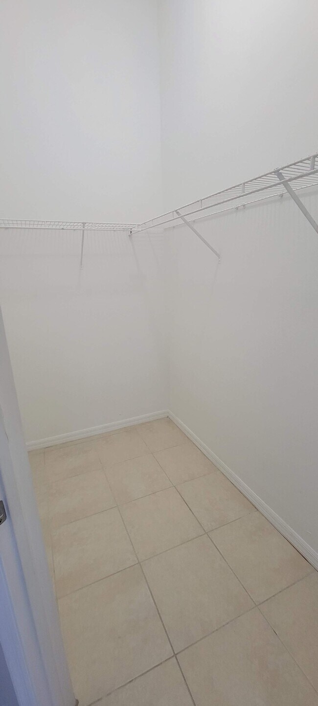 Building Photo - 1405 18th Avenue SW