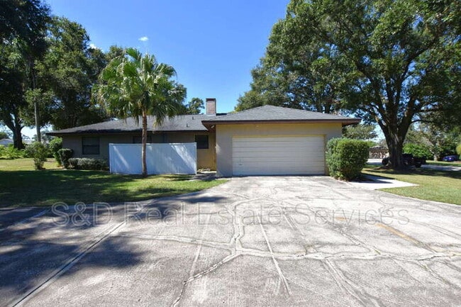 Building Photo - 1715 High Point Dr