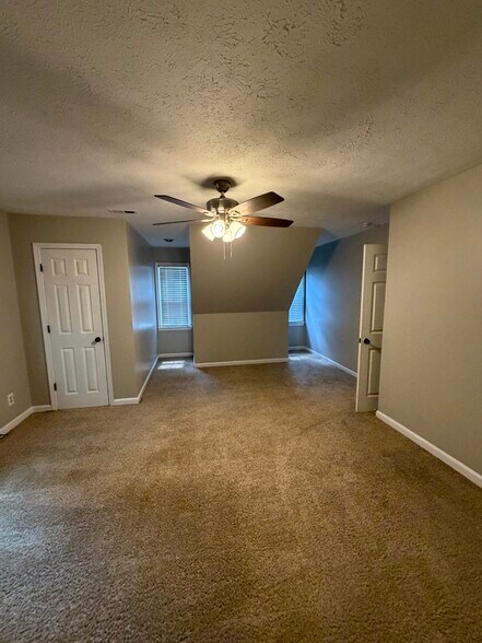 Building Photo - 265 Fairfield Cir