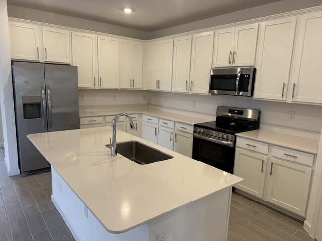 Building Photo - "Spacious 4-Bed Oasis with Granite Finishes & Guest Suite in Jacksonville!"