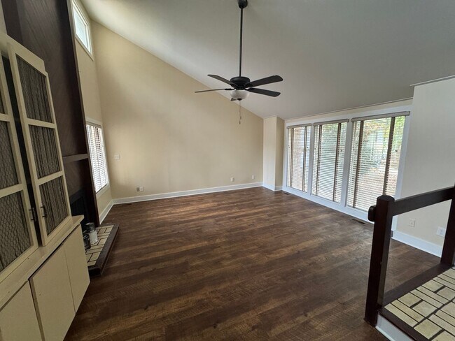 Building Photo - 3 Bedroom 3 Bath Beauty on Golf Course with Wet Bar and Storage Building