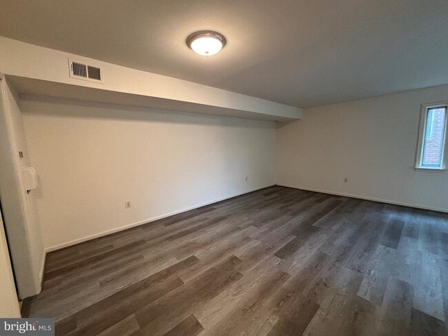 Building Photo - 4657 Logsdon Dr