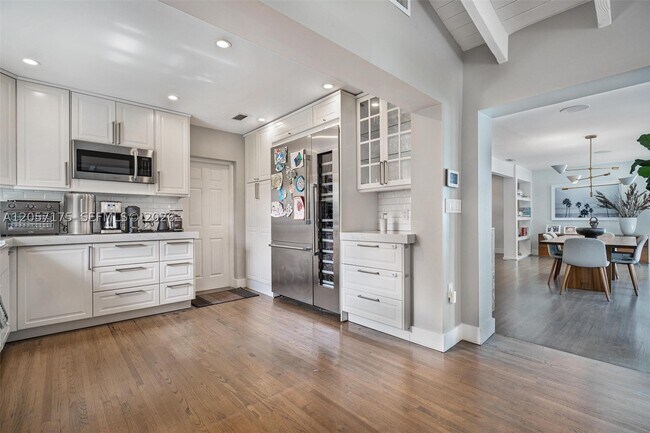 Building Photo - 510 Bargello Ave