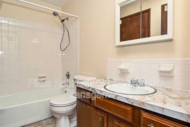 Building Photo - 1618 Clearbrook Rd NW