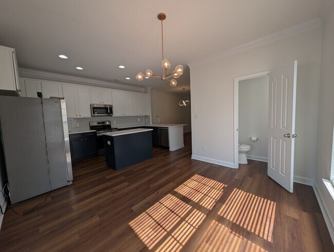 Building Photo - Pristine End Unit Townhome located in the Prosperity Place community!