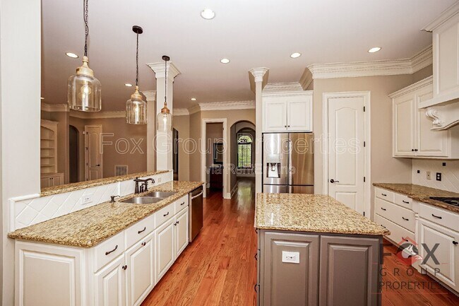 Building Photo - 143 Greenbay Rd