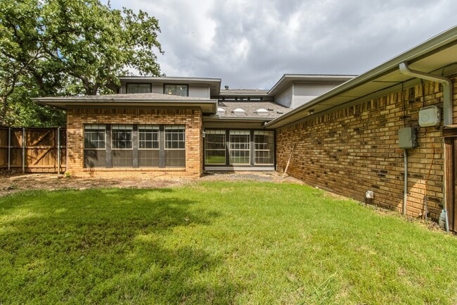 Building Photo - 102 Pebble Beach Dr
